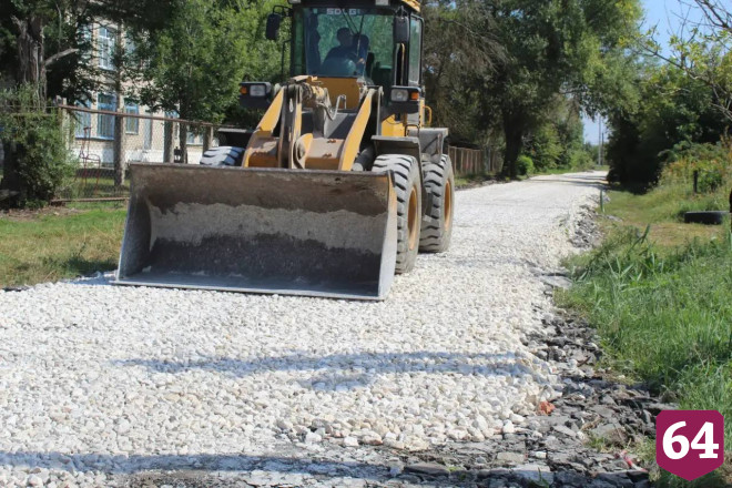 В саратовском райцентре приводят в порядок дороги частного сектора 